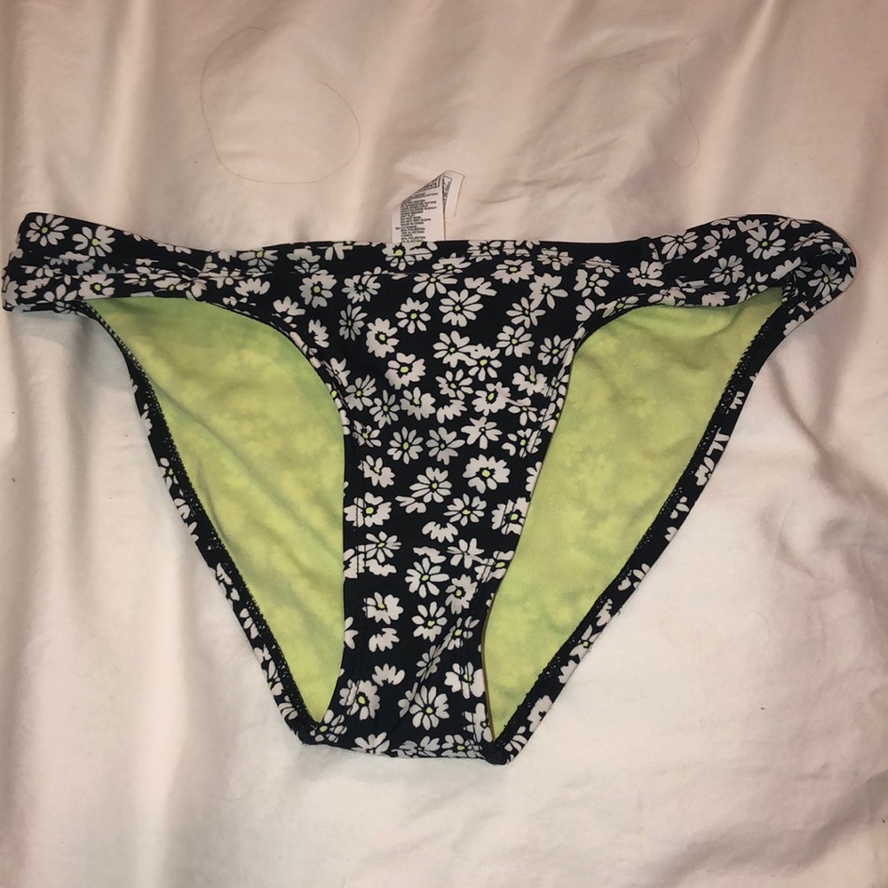 black and white flower print bikini bottoms